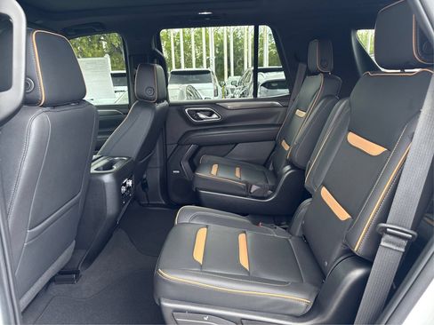 Used 2023 GMC Yukon AT4 w/ Technology Package AWD/4WD image 10