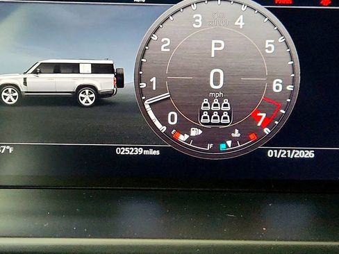 Used 2024 Land Rover Defender 130 X-Dynamic SE image 15
