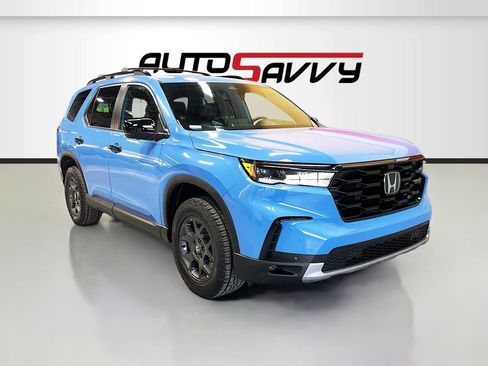Used 2025 Honda Pilot TrailSport image 1