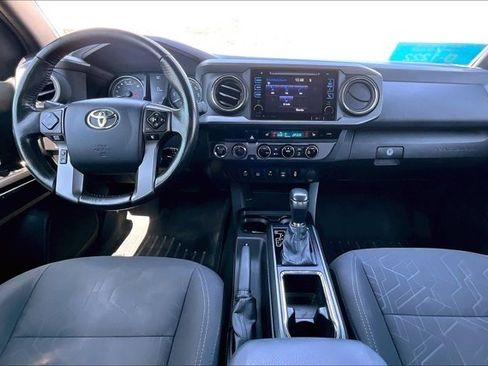 Used 2016 Toyota Tacoma TRD Off-Road w/ Premium & Technology Package AWD/4WD image 8