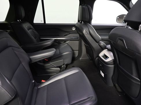 New 2026 Lincoln Navigator L Reserve w/ Jet Appearance Package AWD/4WD image 18