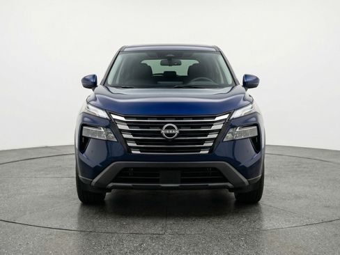 Used 2025 Nissan Rogue SV image 2