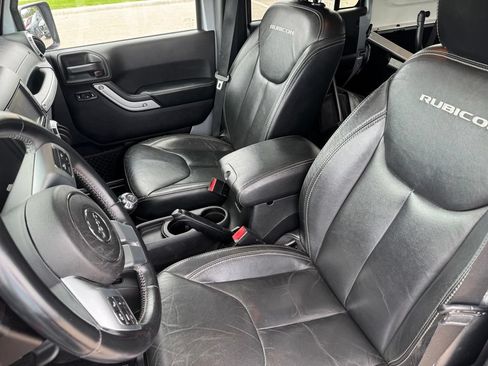 Used 2015 Jeep Wrangler Unlimited Rubicon AWD/4WD image 6