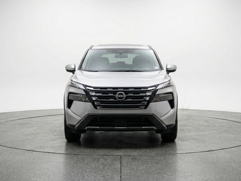 Used 2025 Nissan Rogue SV AWD/4WD image 2