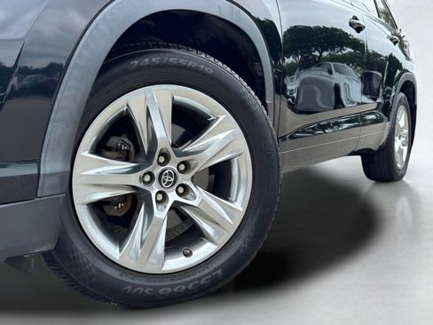 Used 2016 Toyota Highlander Limited Platinum AWD/4WD image 2