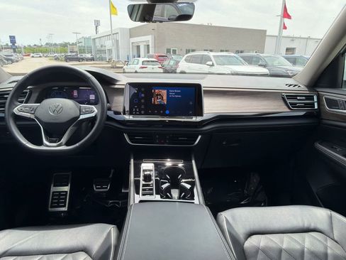 Used 2024 Volkswagen Atlas SEL Premium R-Line AWD/4WD image 10