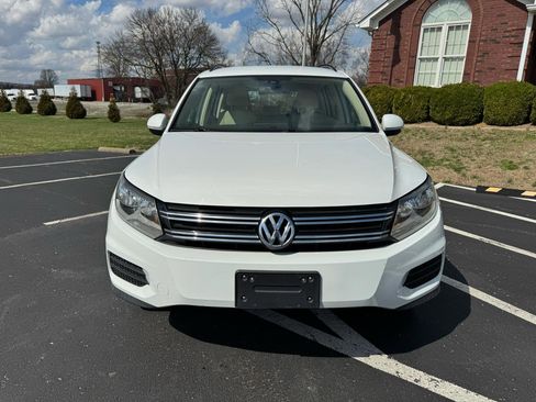 Used 2017 Volkswagen Tiguan S image 16