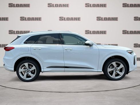 Used 2025 Audi Q5 Premium Plus w/ Premium Plus AWD/4WD image 6