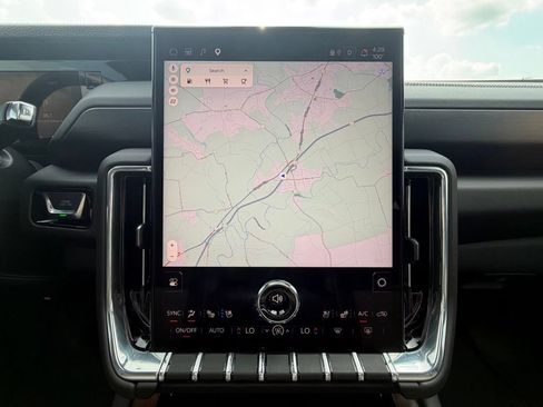Used 2025 GMC Yukon XL Denali w/ Sun & Power Step Package AWD/4WD image 11