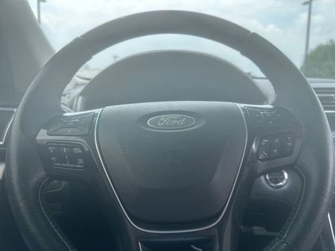 Used 2018 Ford Explorer Platinum AWD/4WD image 10