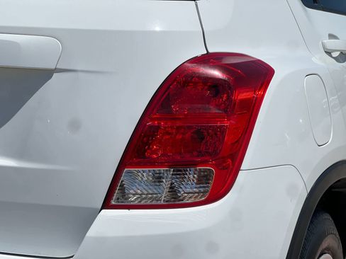 Used 2018 Chevrolet Trax LS FWD image 27