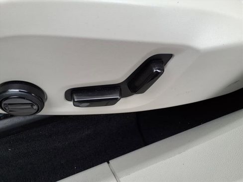 Certified 2023 Volvo XC60 B5 Plus w/ Protection Package Premier image 18