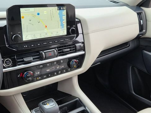 Used 2022 Nissan Pathfinder SL FWD image 22