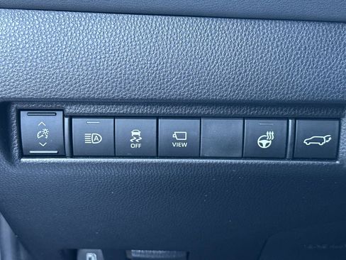 Used 2023 Toyota Venza Limited image 36