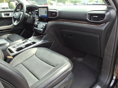 Used 2023 Ford Explorer Limited image 9