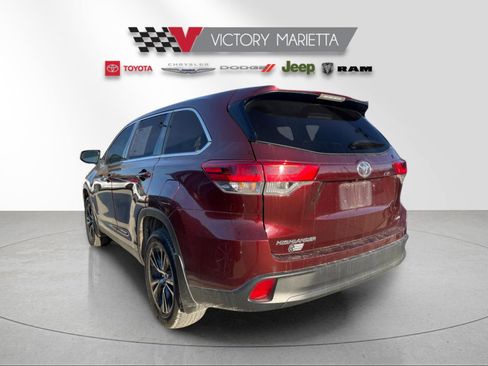 Used 2019 Toyota Highlander LE image 2