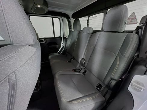 Used 2024 Jeep Gladiator Sport AWD/4WD image 23
