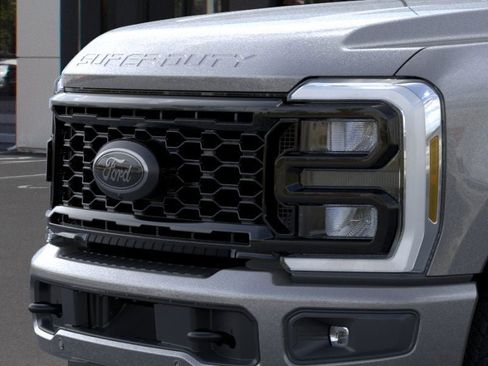 New 2026 Ford F250 Lariat w/ Black Appearance Package image 17