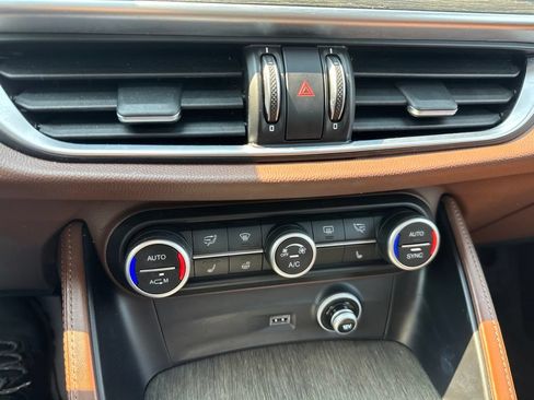 Used 2019 Alfa Romeo Stelvio Ti Lusso w/ Quick Order Package 22X Lusso AWD/4WD image 19