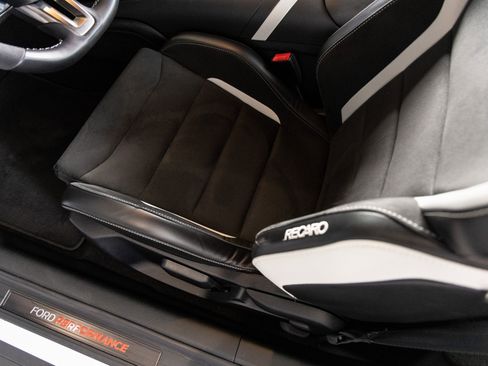 Used 2020 Ford Mustang Shelby GT500 w/ Carbon Fiber Track Pack image 19