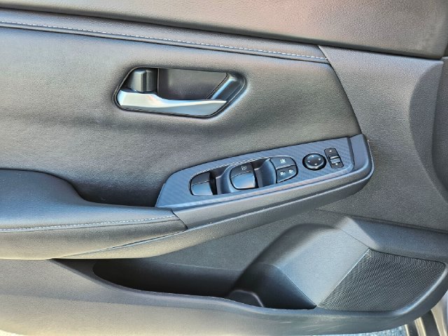 Used 2024 Nissan Sentra SV FWD image 23