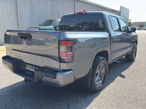 Certified 2025 Nissan Frontier SV RWD image 3