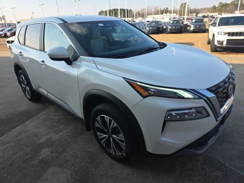 Certified 2023 Nissan Rogue SV image 4