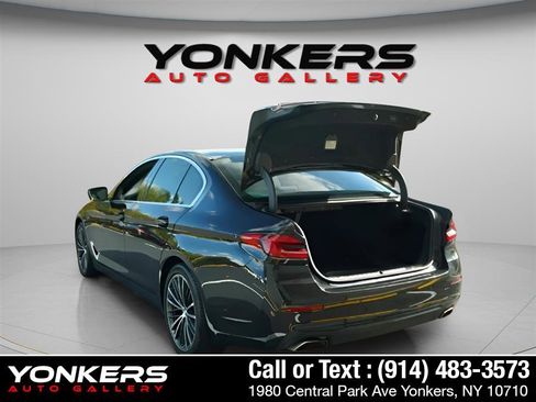 Used 2022 BMW 540i xDrive w/ Premium Package image 6