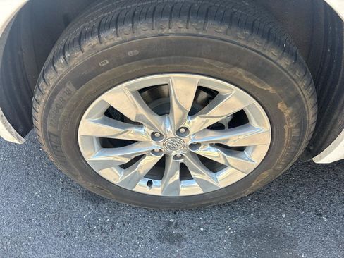 Used 2018 Buick Envision Essence FWD image 21