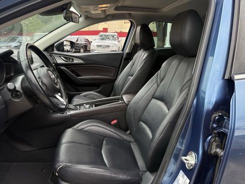 Used 2017 MAZDA MAZDA3 Touring w/ Popular Equipment Package FWD image 27