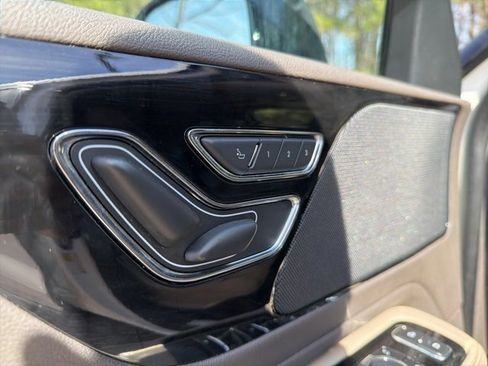 Used 2023 Lincoln Aviator AWD w/ Premium Package image 11