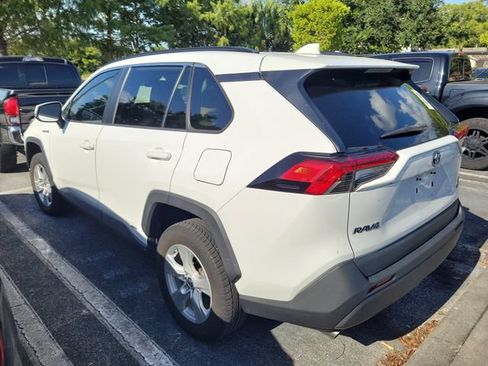 Used 2021 Toyota RAV4 LE AWD/4WD image 3