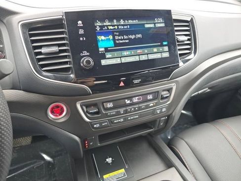 Used 2025 Honda Passport TrailSport image 37