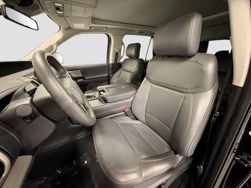 Used 2025 Ford Expedition Active AWD/4WD image 24