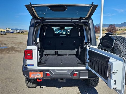 New 2025 Jeep Wrangler Unlimited Rubicon w/ Convenience Group image 23