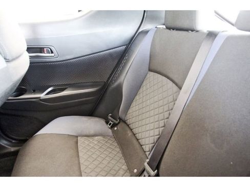 Used 2021 Toyota C-HR XLE FWD image 11