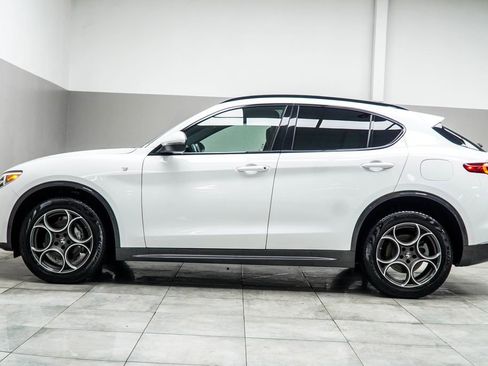 Used 2023 Alfa Romeo Stelvio Ti image 9