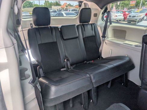 Used 2019 Dodge Grand Caravan SXT FWD image 13