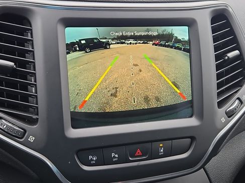 Certified 2023 Jeep Cherokee Altitude Lux w/ Lux Elite Package AWD/4WD image 27