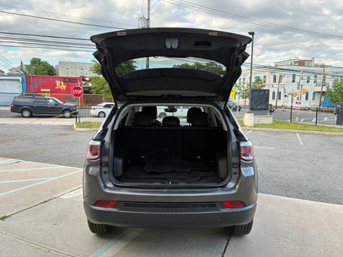 Used 2018 Jeep Compass Latitude w/ Popular Equipment Group FWD image 29