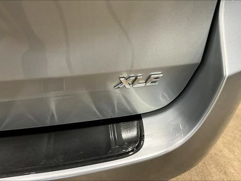 Used 2019 Toyota Sienna XLE FWD image 23
