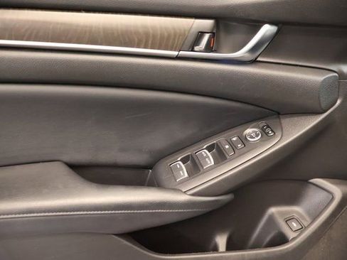 Used 2018 Honda Accord EX image 10