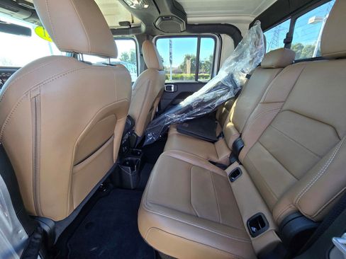 Used 2021 Jeep Gladiator Overland w/ Popular Equipment Package image 10