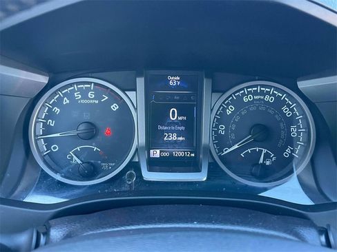 Used 2016 Toyota Tacoma Limited image 31