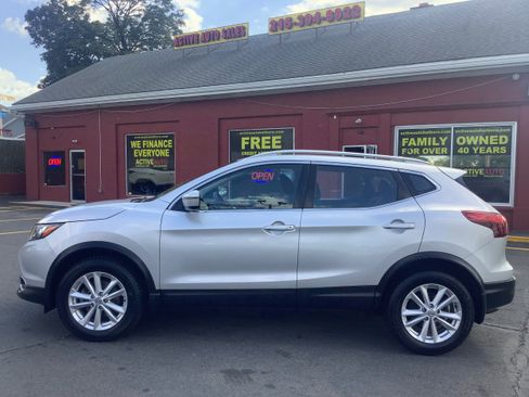 Used 2017 Nissan Rogue Sport SV w/ SV All-Weather Package image 4