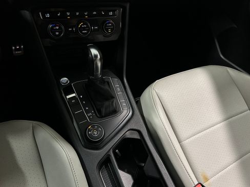 Used 2019 Volkswagen Tiguan SEL R-Line AWD/4WD image 11