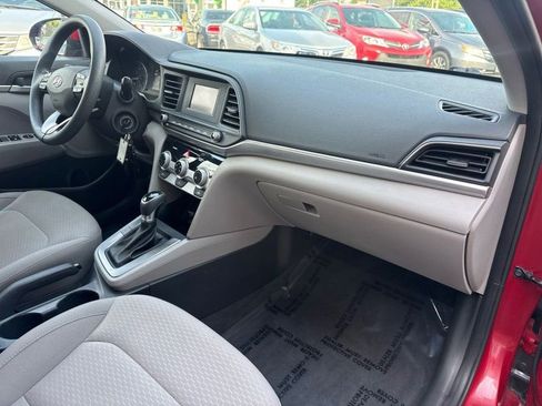 Used 2019 Hyundai Elantra SE FWD image 16
