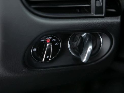 Certified 2022 Porsche Macan image 20