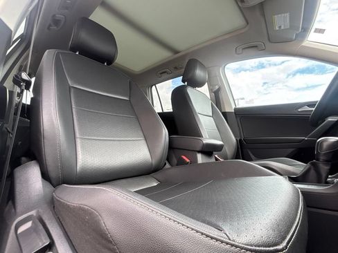 Used 2020 Volkswagen Tiguan SE FWD image 28