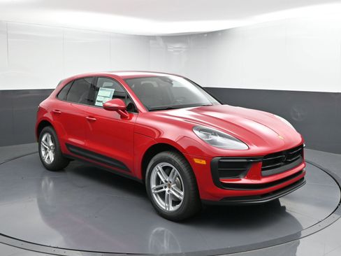 Certified 2025 Porsche Macan image 25